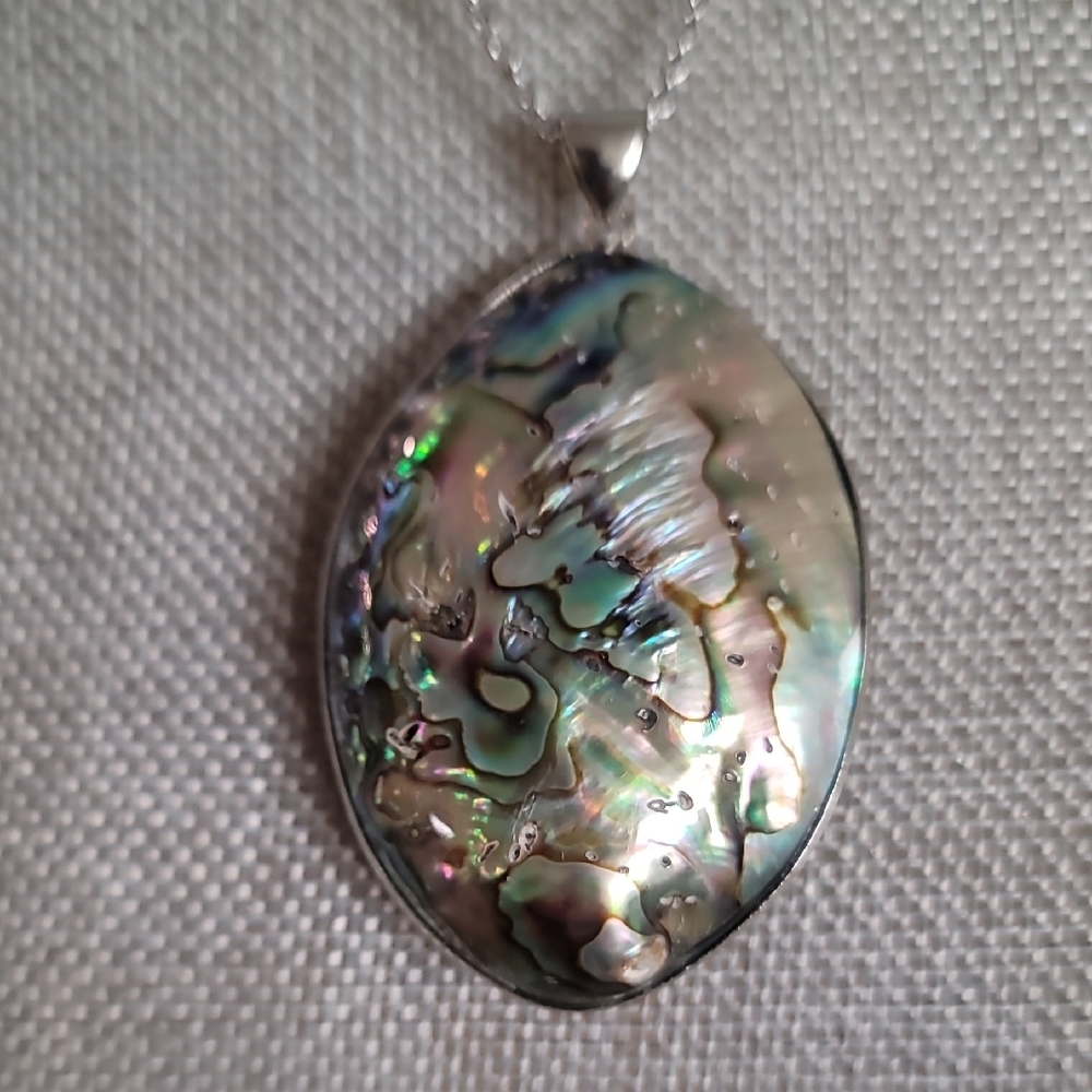 Elegant Abalone Shell Pendant Necklace